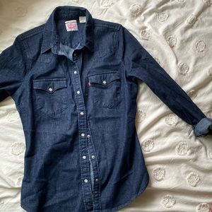 Levi Pearl button Chambray